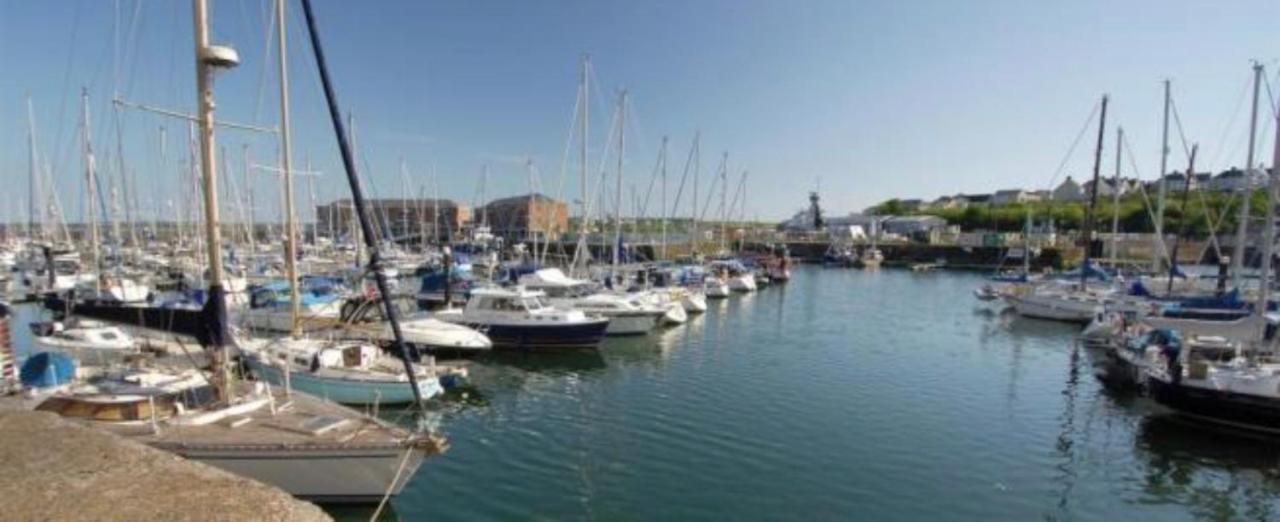 Apartamento The Old Blue Shop Milford Haven Exterior foto